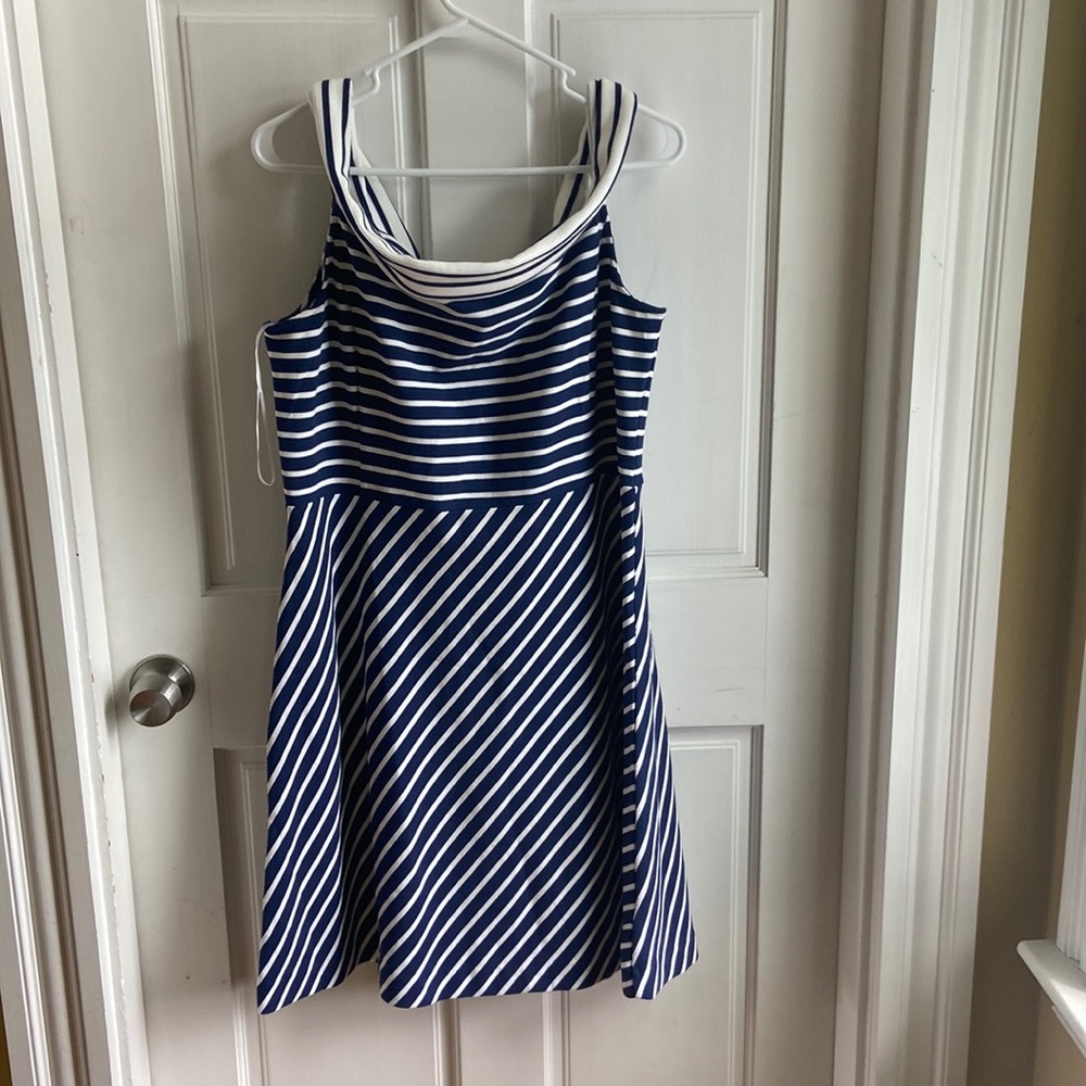 NWT XL Vineyard Vines Navy and white striped dress